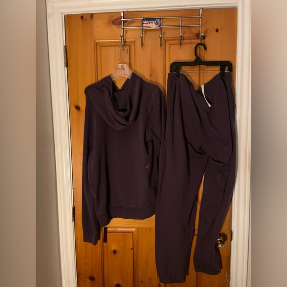 Long sleeve crop top, jumpsuit, pants and tracksuits. - Picture 12 of 12